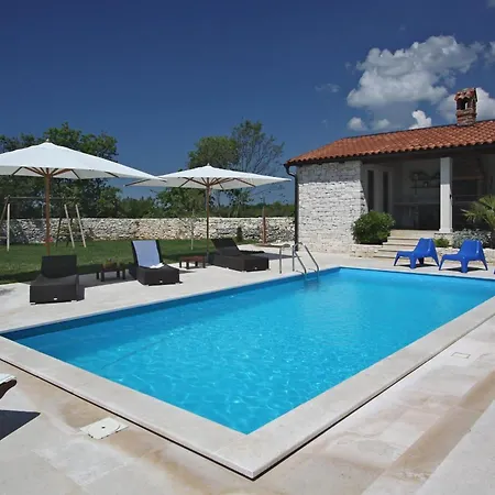 Charmante Histra Mit Pool Und Grossem Garten *