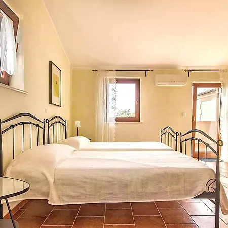 Charmante Histra Mit Pool Und Grossem Garten * Cabrunici
