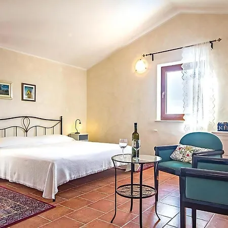 Charmante Histra Mit Pool Und Grossem Garten Prázdninový dům Cabrunici