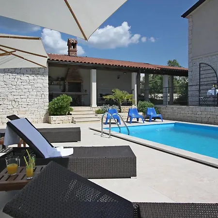 Charmante Histra Mit Pool Und Grossem Garten *