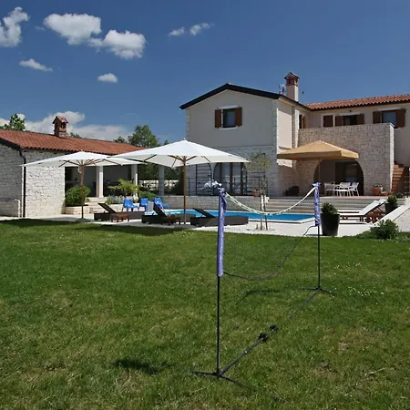 Prázdninový dům Charmante Histra Mit Pool Und Grossem Garten *