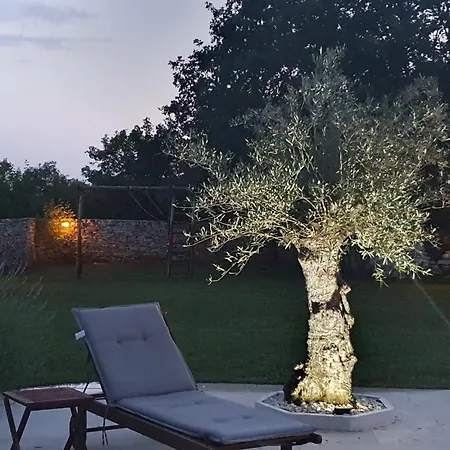 Charmante Histra Mit Pool Und Grossem Garten *