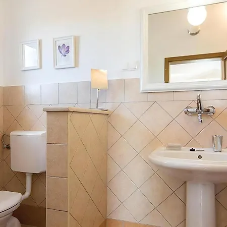 بيت للعطل Charmante Histra Mit Pool Und Grossem Garten *