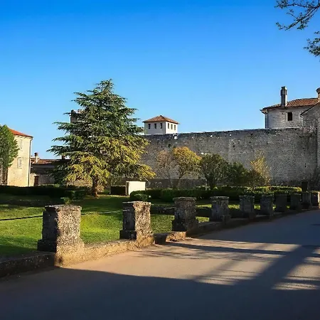 Charmante Histra Mit Pool Und Grossem Garten بيت للعطل