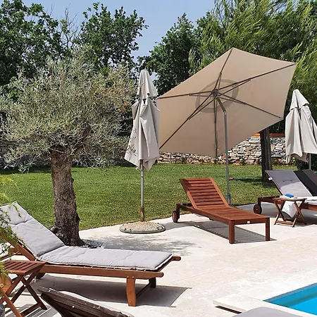 بيت للعطل Charmante Histra Mit Pool Und Grossem Garten