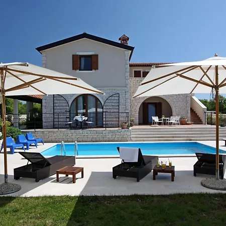بيت للعطل Charmante Histra Mit Pool Und Grossem Garten *