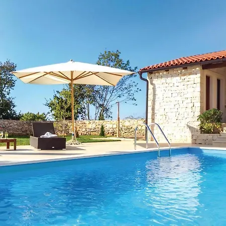 Charmante Histra Mit Pool Und Grossem Garten بيت للعطل Cabrunici