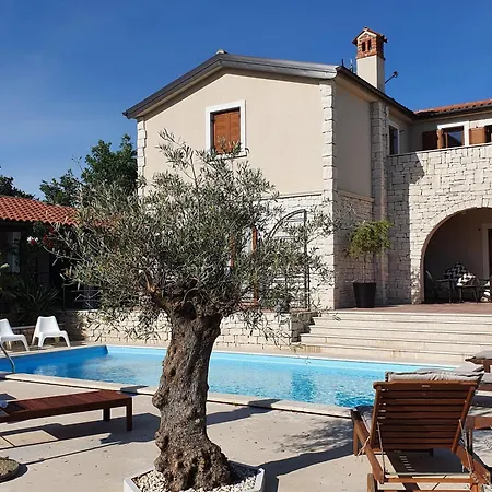 بيت للعطل Charmante Histra Mit Pool Und Grossem Garten