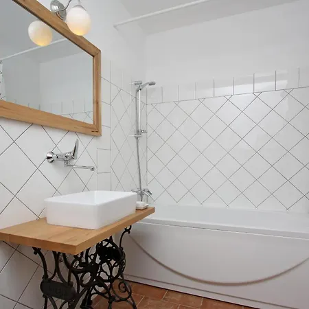 Vikendica Charmante Histra Mit Pool Und Grossem Garten Cabrunici