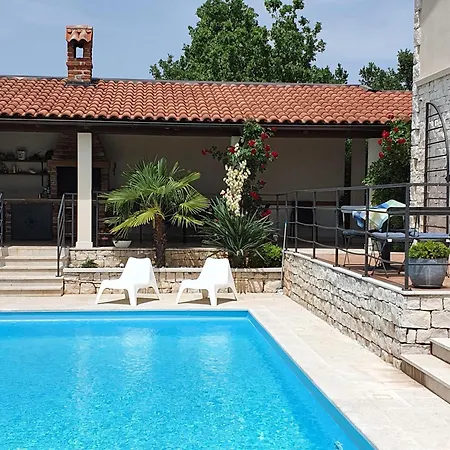 Charmante Histra Mit Pool Und Grossem Garten Vikendica Cabrunici